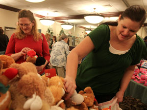450 military families receive food, toys for Christmas at Jolly Holly
